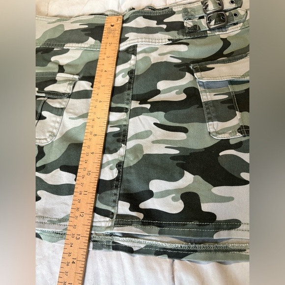 Hollister NWT Y2K camo mini skirt zip back size large - Picture 6 of 8